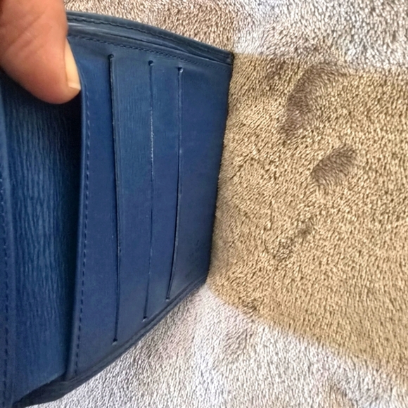 Louis Vuitton Blue Epi-Leather Wallet! Excellent condition! - Picture 4 of 7